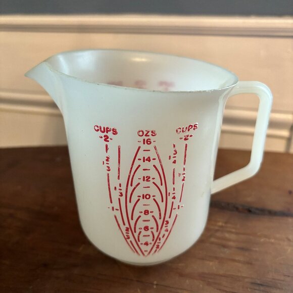 Tupperware Other - Vintage Tupperware Plastic 2 Cup Liquid Measuring Cup Raised Red Writing #134-4